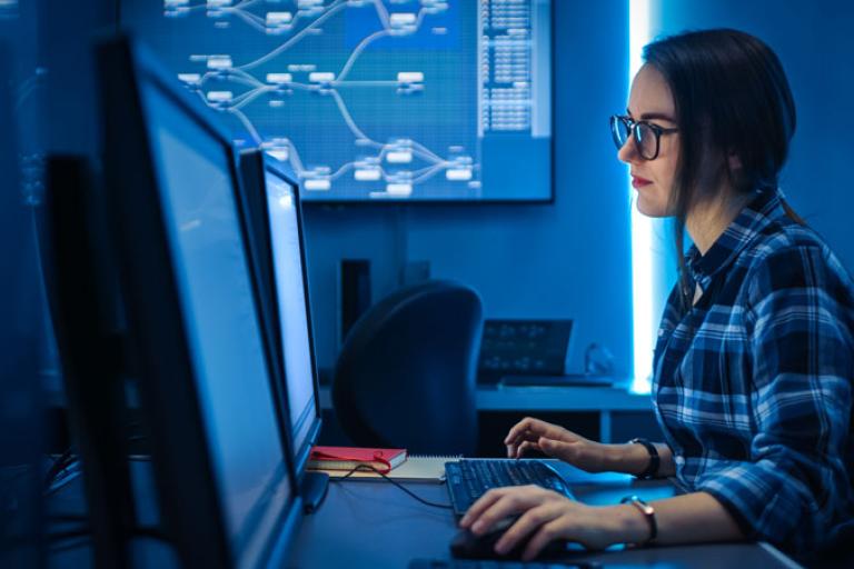 woman working desktop